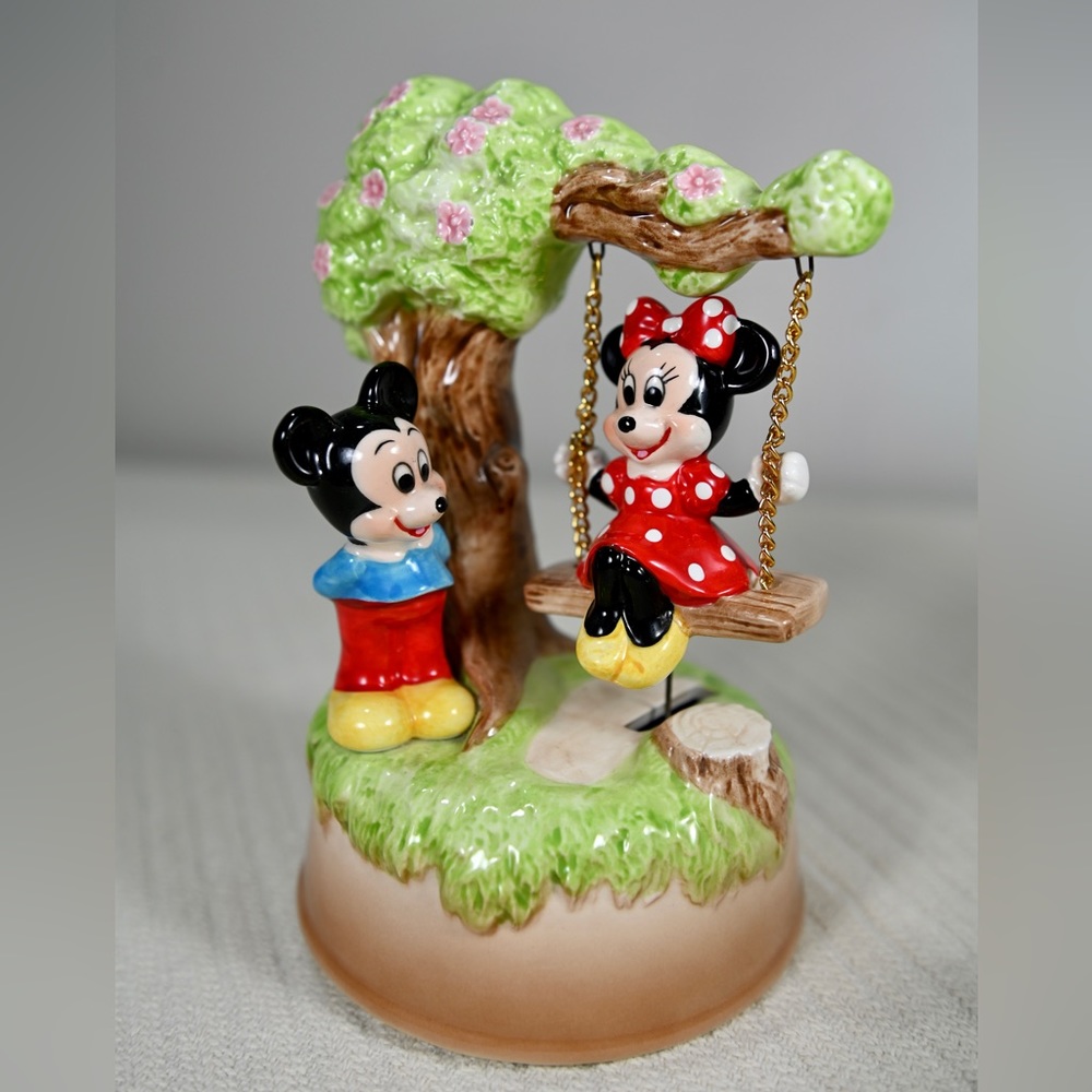 Mickey & Minnie Music Box